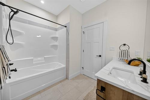 153 The Whins, Cranbrook, BC - Indoor Photo Showing Bathroom