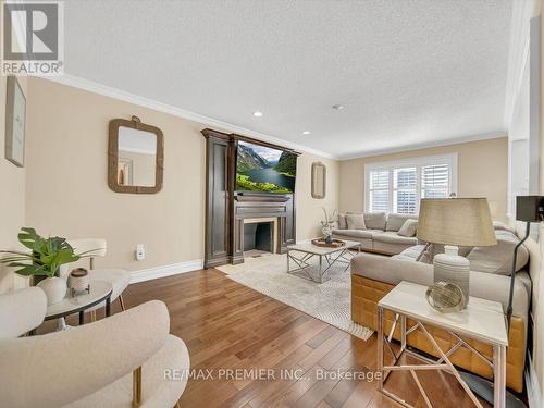606 Brooker Ridge, Newmarket, ON - Indoor Photo Showing Living Room With Fireplace