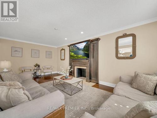 606 Brooker Ridge, Newmarket, ON - Indoor Photo Showing Living Room With Fireplace