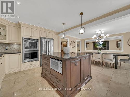 606 Brooker Ridge, Newmarket, ON - Indoor Photo Showing Kitchen With Upgraded Kitchen