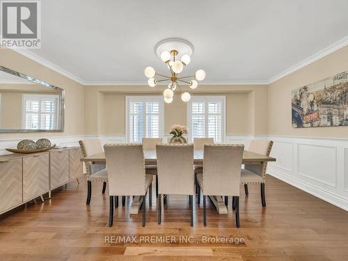 606 Brooker Ridge, Newmarket, ON - Indoor Photo Showing Dining Room