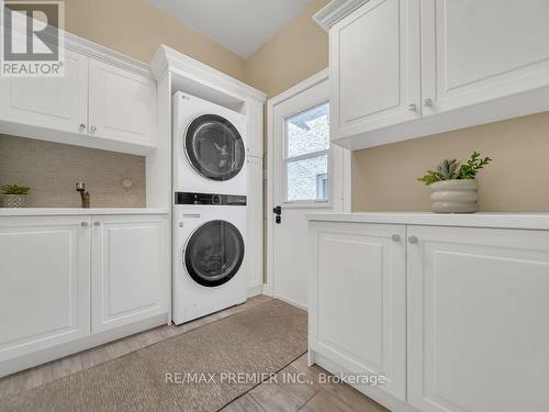 606 Brooker Ridge, Newmarket, ON - Indoor Photo Showing Laundry Room