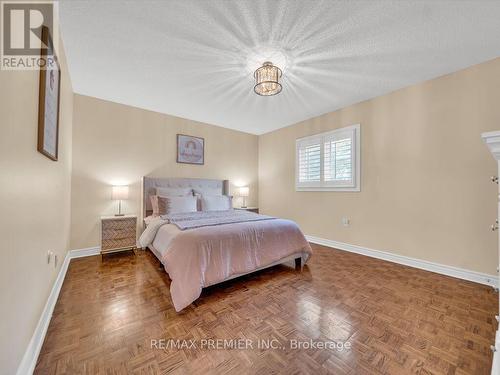 606 Brooker Ridge, Newmarket, ON - Indoor Photo Showing Bedroom