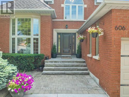 606 Brooker Ridge, Newmarket, ON - Outdoor With Exterior