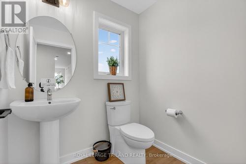 94 Styles Drive, St. Thomas, ON - Indoor Photo Showing Bathroom