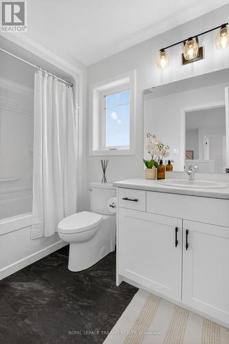 94 Styles Drive, St. Thomas, ON - Indoor Photo Showing Bathroom