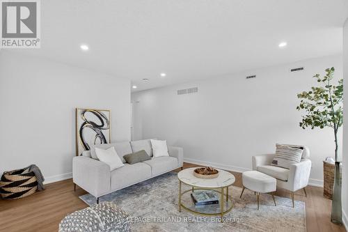 94 Styles Drive, St. Thomas, ON - Indoor Photo Showing Living Room