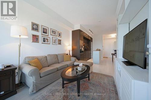 1129 - 120 Harrison Garden Boulevard, Toronto, ON - Indoor Photo Showing Living Room