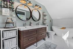 Primary bedroom ensuite - 