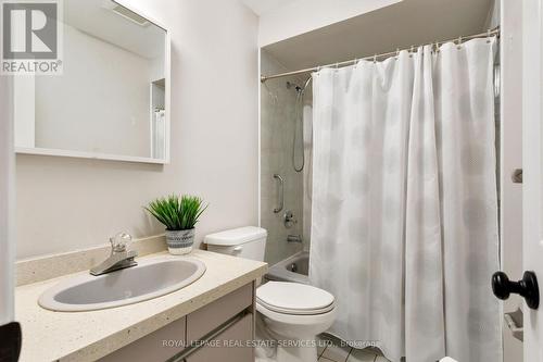 7 - 2006 Glenada Crescent, Oakville, ON - Indoor Photo Showing Bathroom
