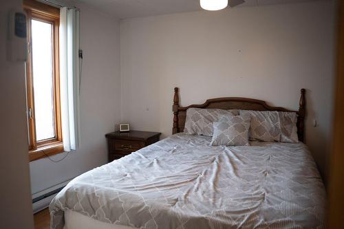 Bedroom - 1016 Rue De La Goélette, Havre-Saint-Pierre, QC - Indoor Photo Showing Bedroom