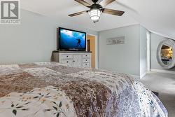 Primary bedroom with 5-pc. ensuite - 