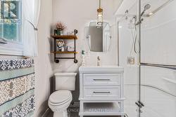 2nd floor main bath, 3 pc. - 