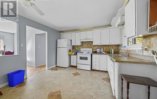26 Slater Crescent, Ajax (South West), ON - Indoor Photo Showing Kitchen