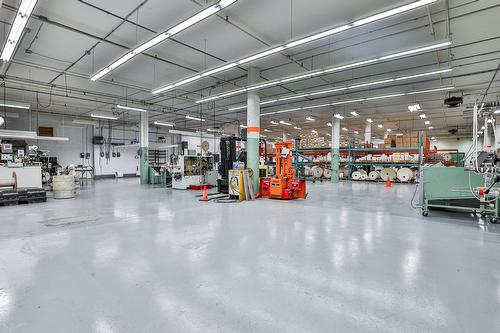 Intérieur - 9700 Boul. Parkway, Montréal (Anjou), QC - Indoor Photo Showing Garage