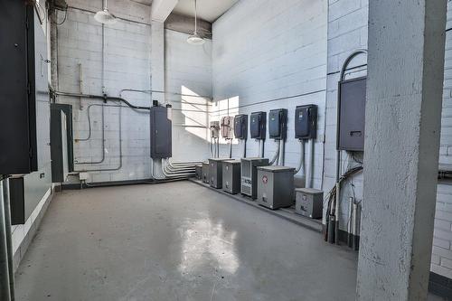 Intérieur - 9700Z Boul. Parkway, Montréal (Anjou), QC -  With Exterior