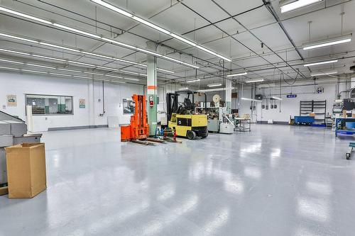 Intérieur - 9700Z Boul. Parkway, Montréal (Anjou), QC - Indoor Photo Showing Garage