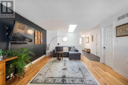14 - 165 Main Street E, Grimsby (Grimsby East), ON - Indoor Photo Showing Living Room