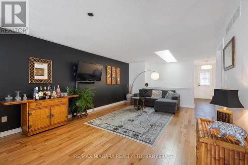 14 - 165 Main Street E, Grimsby (Grimsby East), ON - Indoor Photo Showing Living Room