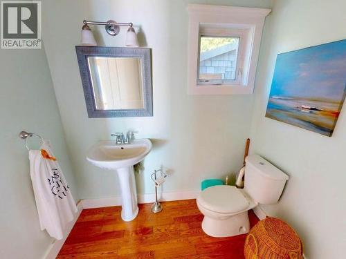 3176 Oceanview Lane, Savary Island, BC - Indoor Photo Showing Bathroom