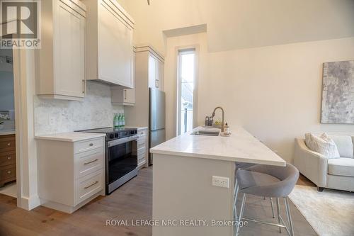 281 Elmwood Avenue, Fort Erie (Crystal Beach), ON - Indoor Photo Showing Kitchen