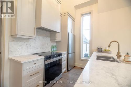 281 Elmwood Avenue, Fort Erie (Crystal Beach), ON - Indoor Photo Showing Kitchen With Double Sink With Upgraded Kitchen