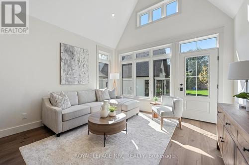 281 Elmwood Avenue, Fort Erie (Crystal Beach), ON - Indoor Photo Showing Living Room