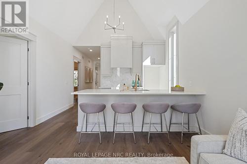 281 Elmwood Avenue, Fort Erie (Crystal Beach), ON - Indoor Photo Showing Kitchen
