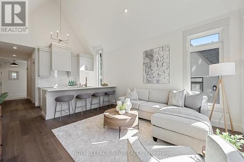 281 Elmwood Avenue, Fort Erie (Crystal Beach), ON - Indoor Photo Showing Living Room