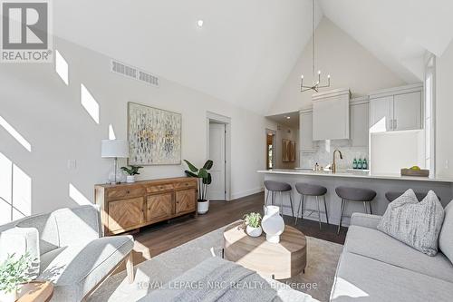 281 Elmwood Avenue, Fort Erie (Crystal Beach), ON - Indoor Photo Showing Living Room