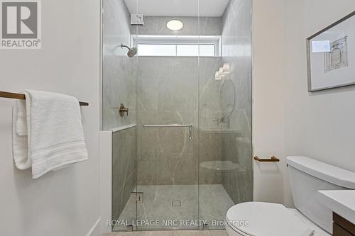 281 Elmwood Avenue, Fort Erie (Crystal Beach), ON - Indoor Photo Showing Bathroom