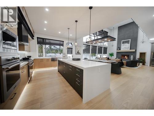 31 Mammoth Drive, Fernie, BC - Indoor Photo Showing Kitchen With Stainless Steel Kitchen With Upgraded Kitchen