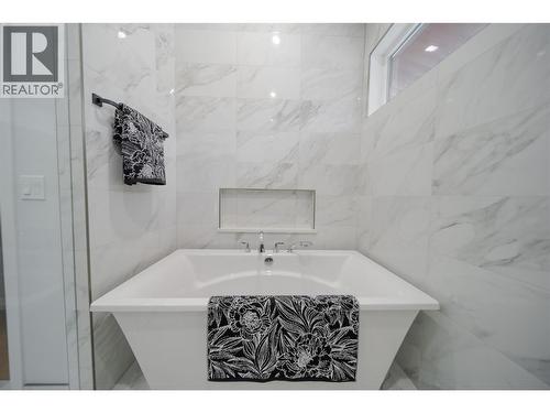 31 Mammoth Drive, Fernie, BC - Indoor Photo Showing Bathroom