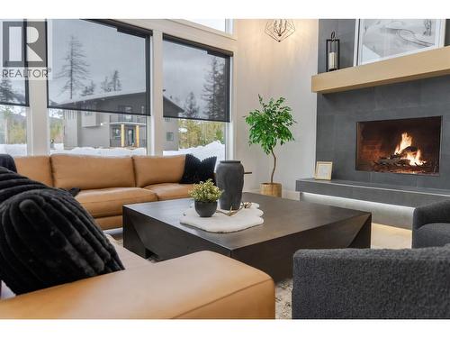 31 Mammoth Drive, Fernie, BC - Indoor Photo Showing Living Room With Fireplace