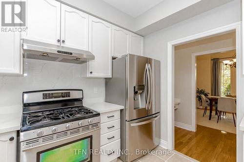 7108 Gablehurst Crescent, Mississauga, ON - Indoor Photo Showing Kitchen