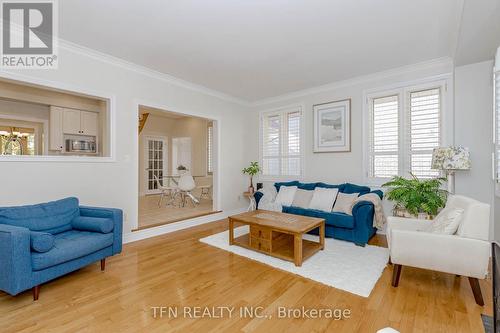 7108 Gablehurst Crescent, Mississauga, ON - Indoor Photo Showing Living Room