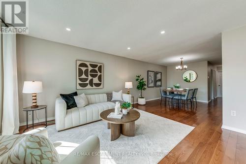 2309 Malcolm Crescent, Burlington, ON - Indoor Photo Showing Living Room