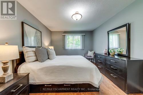 2309 Malcolm Crescent, Burlington, ON - Indoor Photo Showing Bedroom