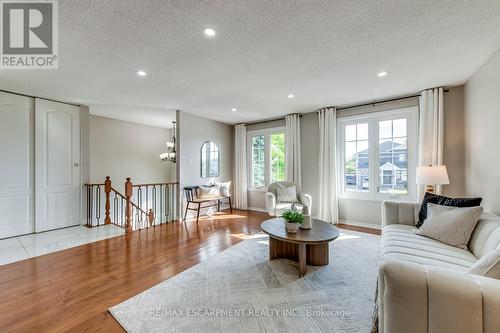2309 Malcolm Crescent, Burlington, ON - Indoor Photo Showing Living Room