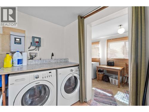 1168 Mallory Road Se, Enderby, BC - Indoor Photo Showing Laundry Room