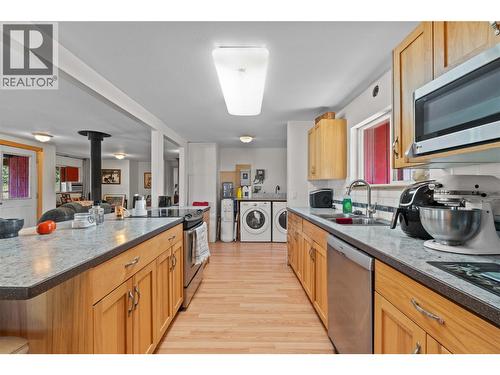 1168 Mallory Road Se, Enderby, BC - Indoor Photo Showing Kitchen