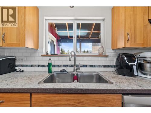 1168 Mallory Road Se, Enderby, BC - Indoor Photo Showing Kitchen With Double Sink