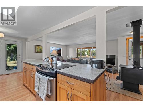 1168 Mallory Road Se, Enderby, BC - Indoor Photo Showing Kitchen