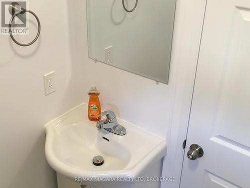 163 Welland Avenue, St. Catharines (Downtown), ON - Indoor Photo Showing Bathroom