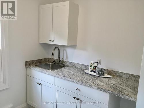 New Kitchen and Counters - 163 Welland Avenue, St. Catharines (Downtown), ON - Indoor Photo Showing Kitchen
