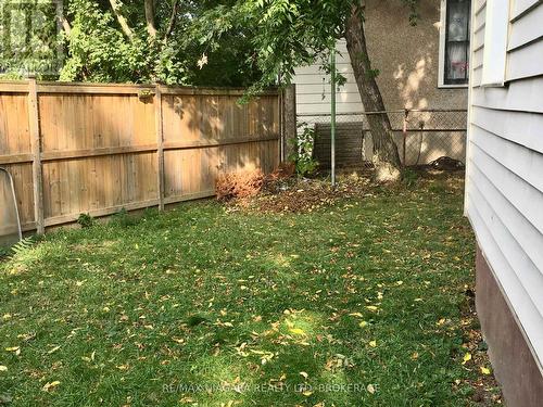 A Yard in the middle of Downtown!  Wraps around - 163 Welland Avenue, St. Catharines (Downtown), ON - Outdoor