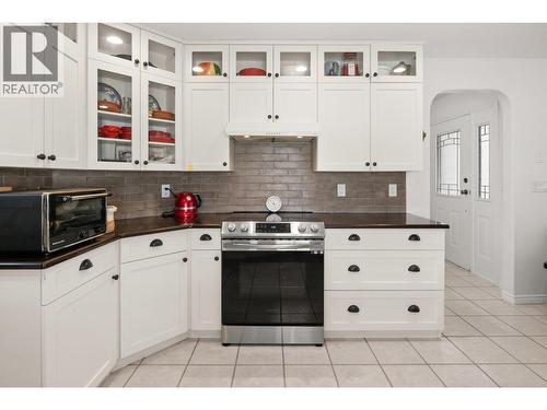 3889 Gallaghers Grange, Kelowna, BC - Indoor Photo Showing Kitchen