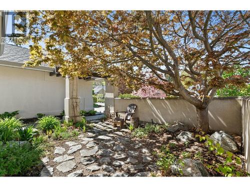 Beautiful Entrance Courtyard - 3889 Gallaghers Grange, Kelowna, BC - Outdoor