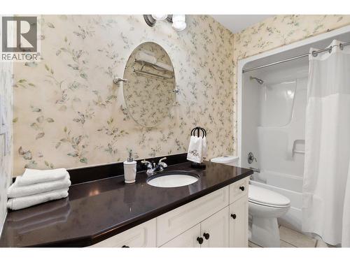 3889 Gallaghers Grange, Kelowna, BC - Indoor Photo Showing Bathroom