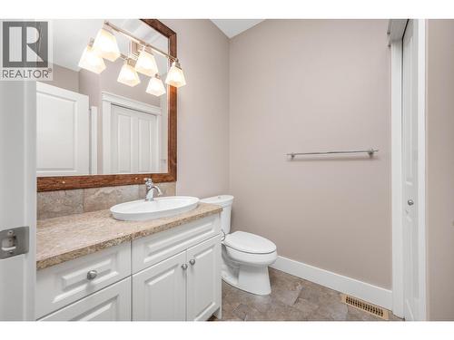 501 Longspoon Bay, Vernon, BC - Indoor Photo Showing Bathroom